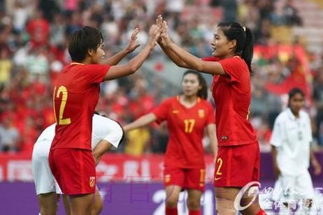 杨丽帽子戏法 中国女足4:1大胜乌兹别克斯坦 杨丽帽子戏法 中国女足4:1大胜乌兹别克斯坦