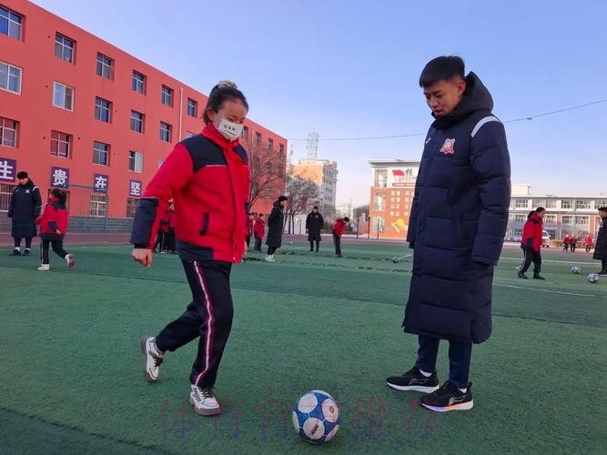 五人制足协杯组委会开展“国际志愿者日”进校园活动